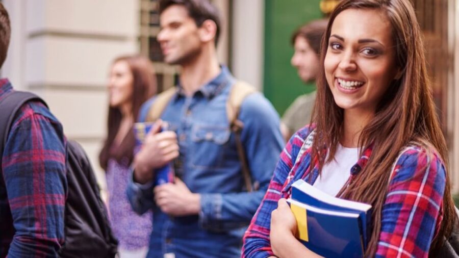 Governo lança “Pé de Meia”, programa que concede até R$ 9,2 mil para estudantes do ensino médio