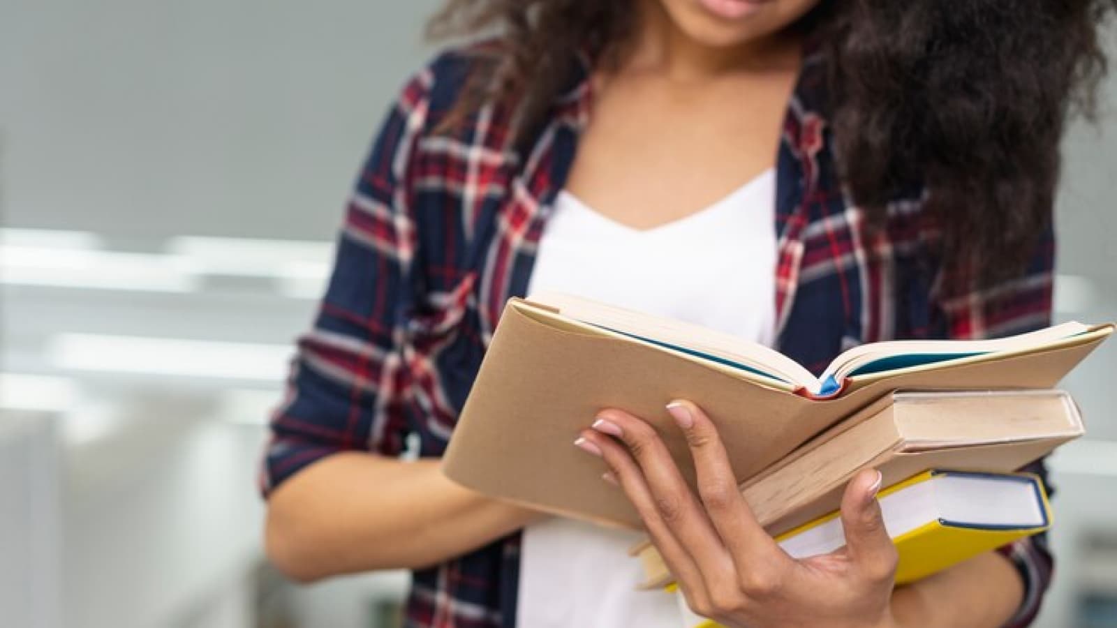 Programas de Apoio com Material Escolar para Estudantes de Famílias Carentes