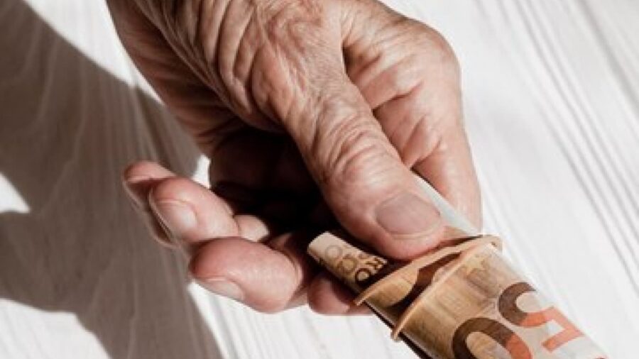 Reajuste no INSS: saque de até R$ 7.700 para idosos