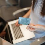 O que é e como funciona um cartão de crédito internacional