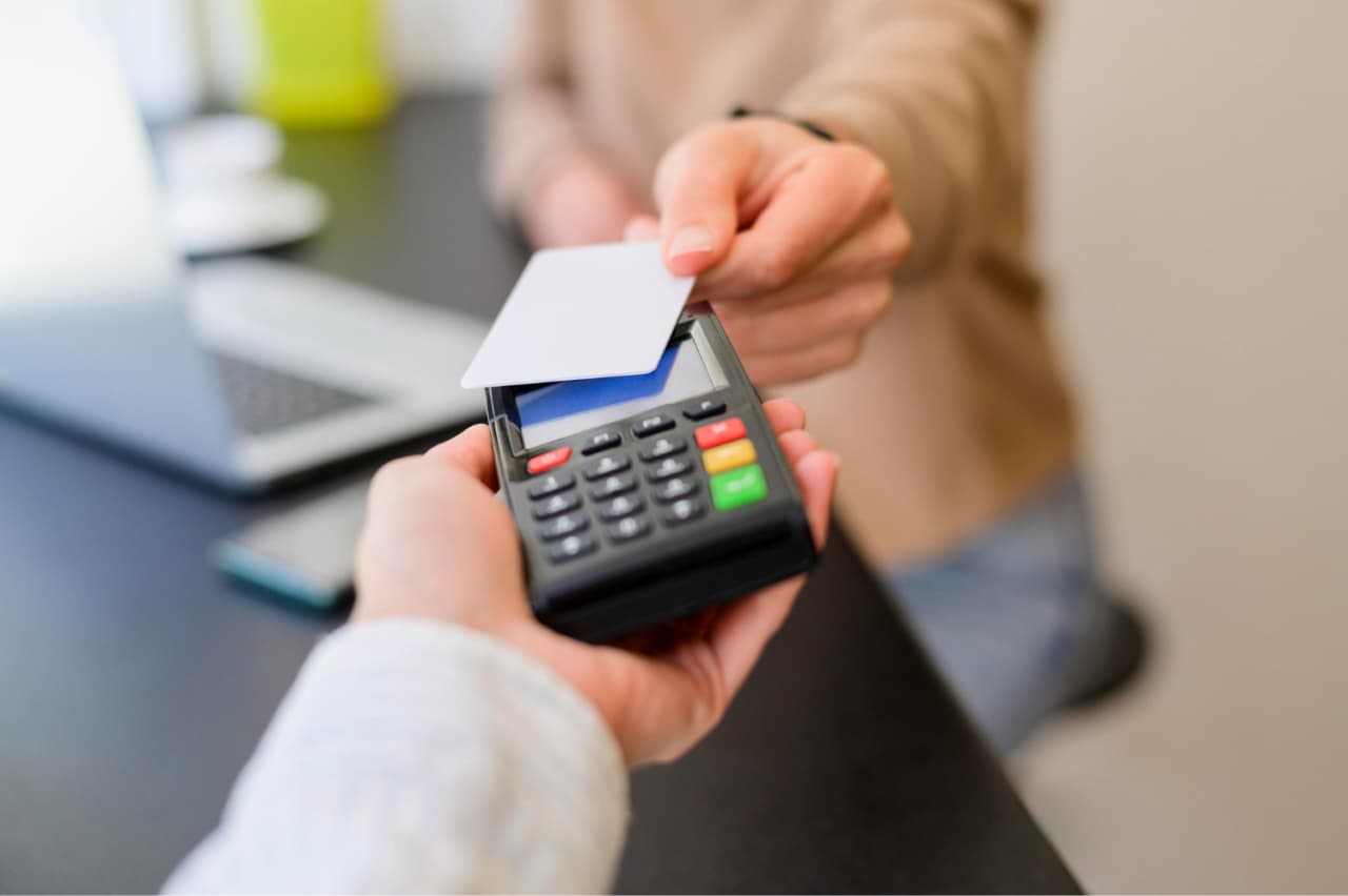 Como funciona o cartão de crédito por aproximação? (contactless)