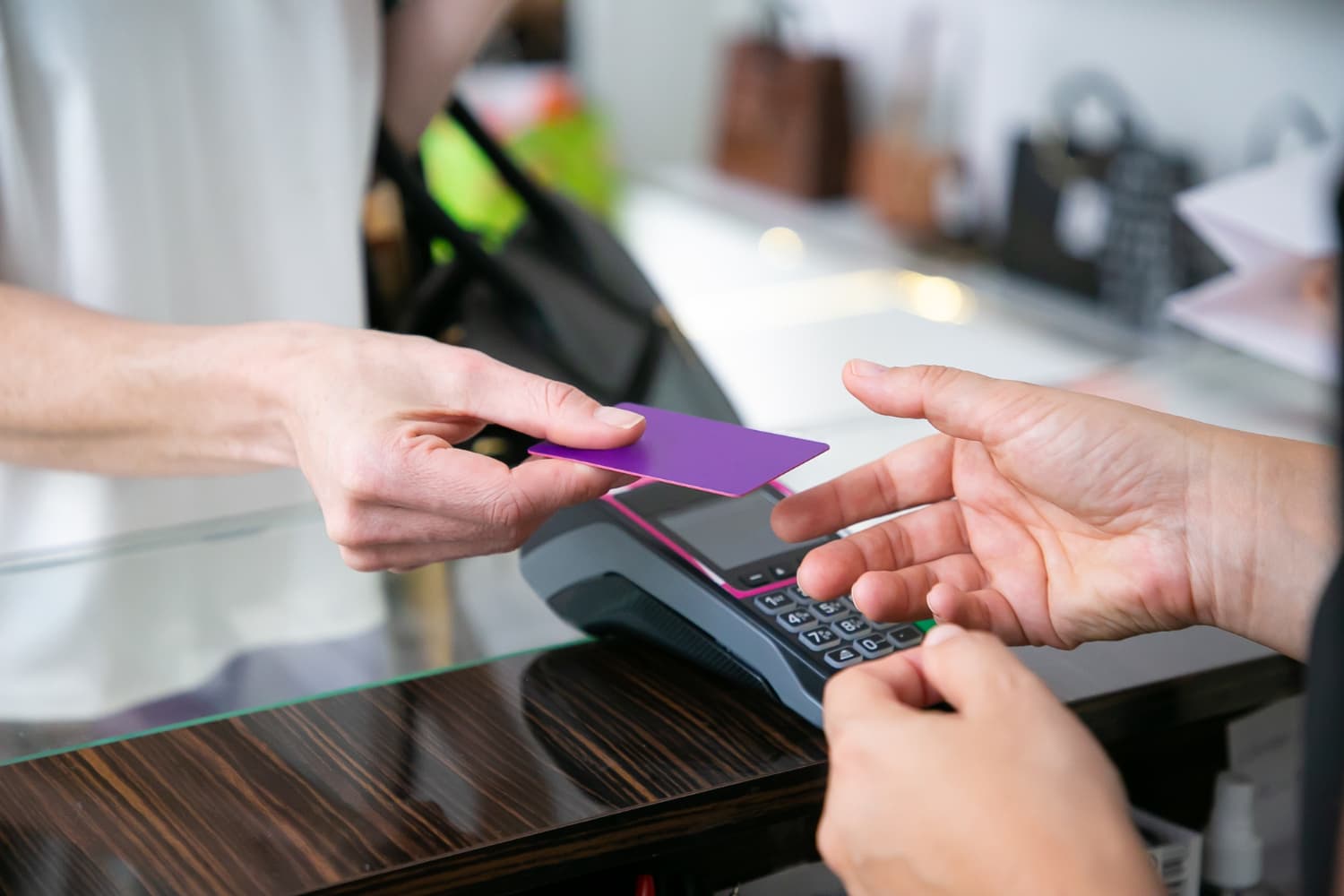 Como solicitar um cartão de crédito? Veja como pedir o seu