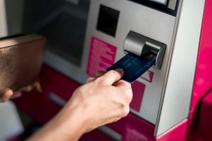 Saque de dinheiro com cartão de crédito