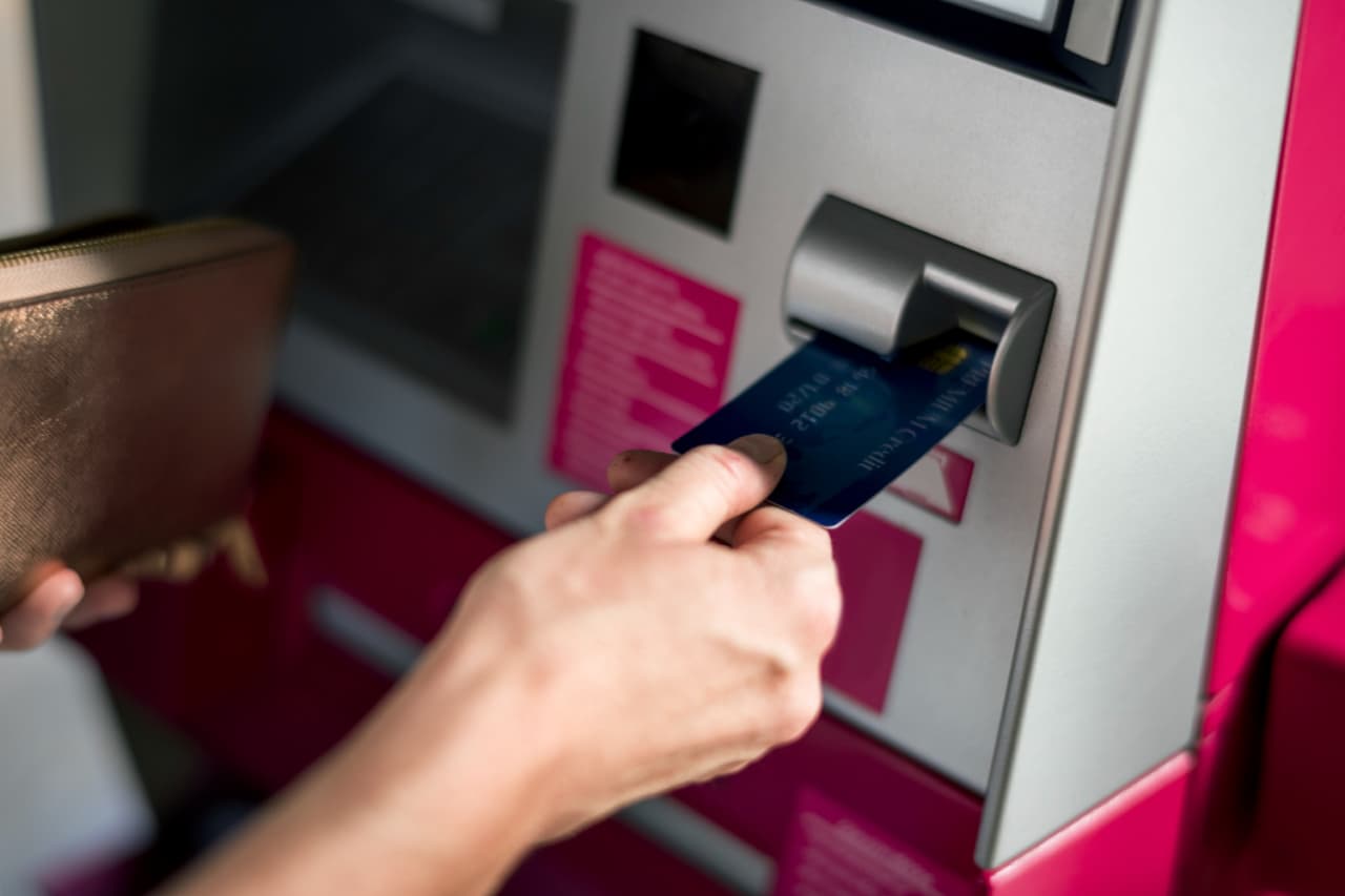 Como funciona o saque no cartão de crédito?